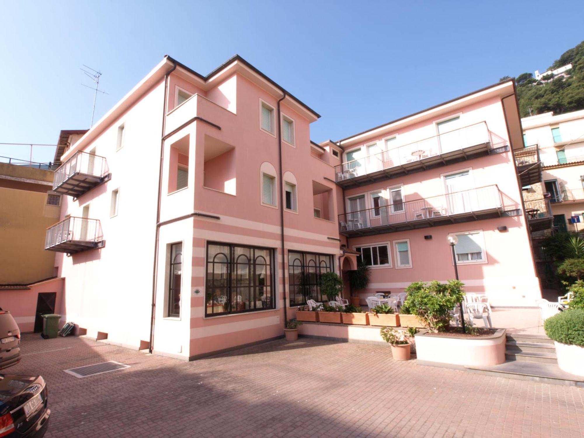 Mambo Hotel